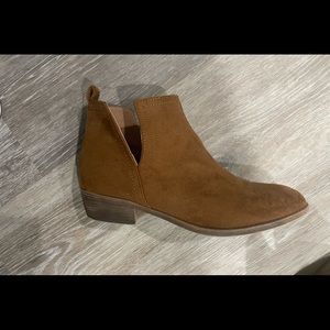 Journee collection booties